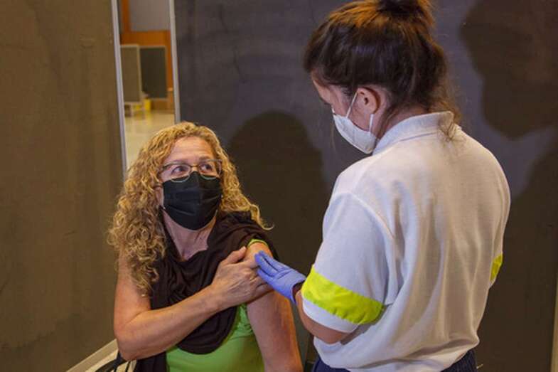 El 86,3 % de los mayores de 80 años ya ha recibido al menos una primera dosis / TA